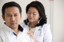 Participa en el seminario virtual: El acceso a la salud, con Elmer Huerta